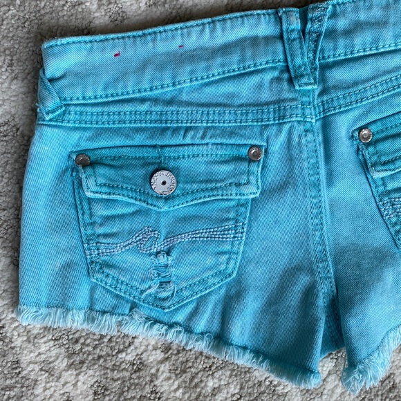 •Almost Famous• Low-Rise Distressed Shorts - Picture 7 of 9